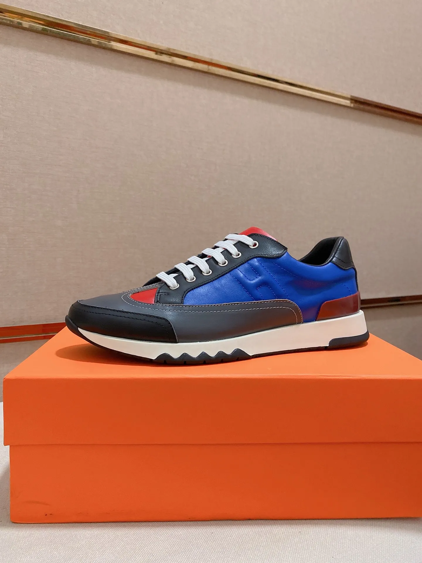 Ex-factory price: 500💰《HERMES》【Classic original single version】Hermès; top 🔝purchasing agent🔍🔍men's latest 🇺🇸sold simultaneously, original imported from Italy ▲▲first-layer cowhide ▲▲ (high-end, nobility and class) ) Exquisite workmanship (Italian 🇮🇹 imported water-dyed 🐂 cowhide lining) sole: original sole provided by the original factory, ⚠️exclusive double-layer activity·TPR·rubber·combined molded outsole; super comfortable·wear-resistant·non-slip·environmental protection The real thing is more beautiful when photographed in kind (high quality, following orders), you can come in and out at will * Number of yards: 38·39·40·41·42·43·44# (can be customized 45.)